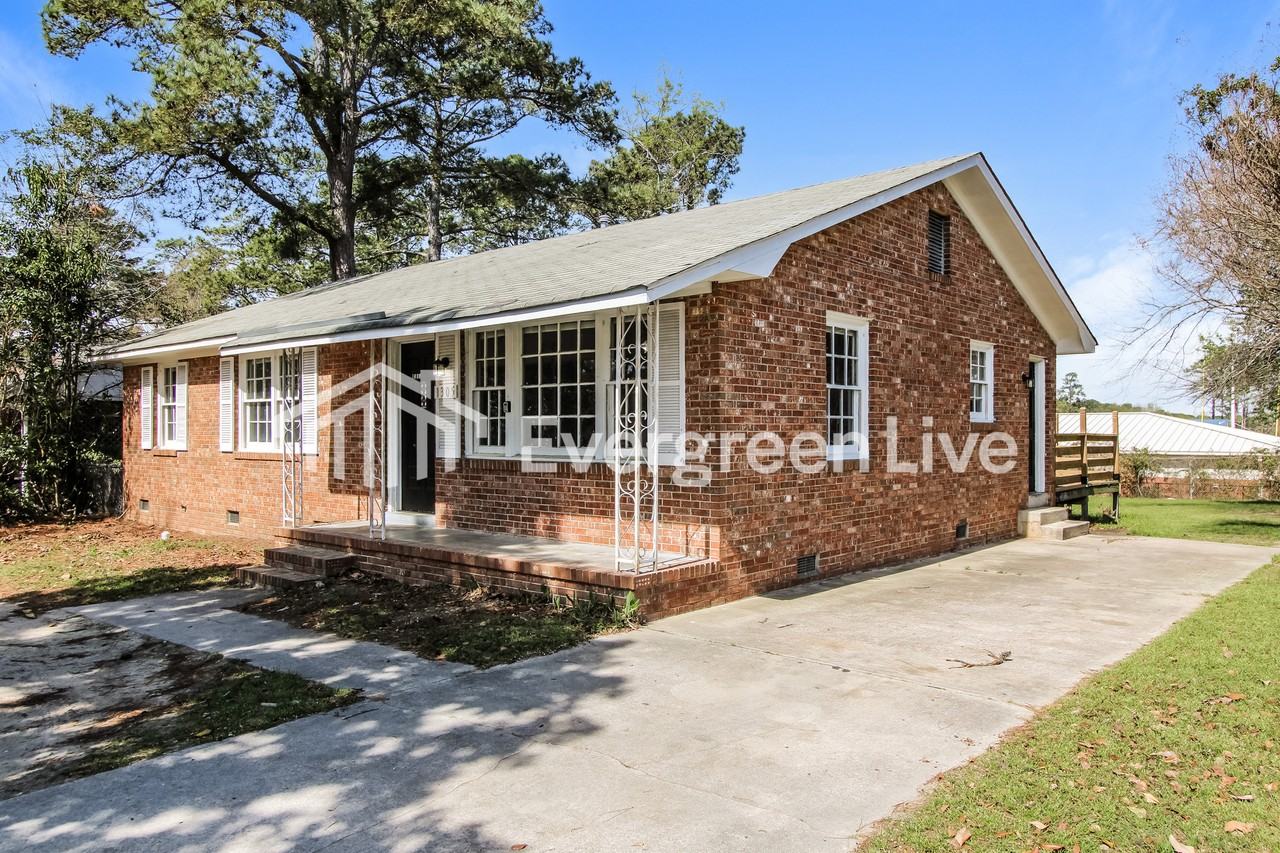 1305 Faraway Dr - Photo 2 of 15