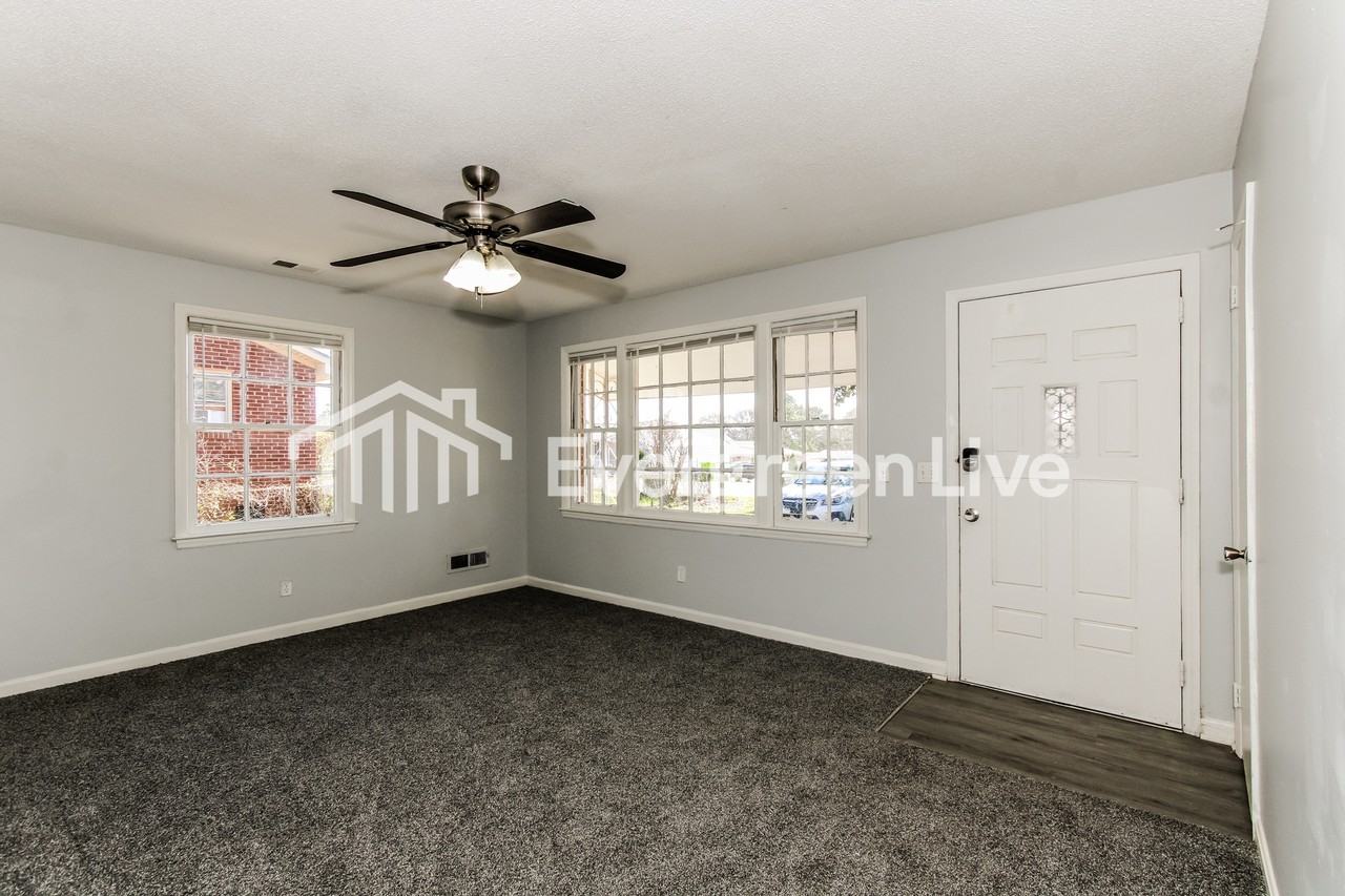 1305 Faraway Dr - Photo 3 of 15