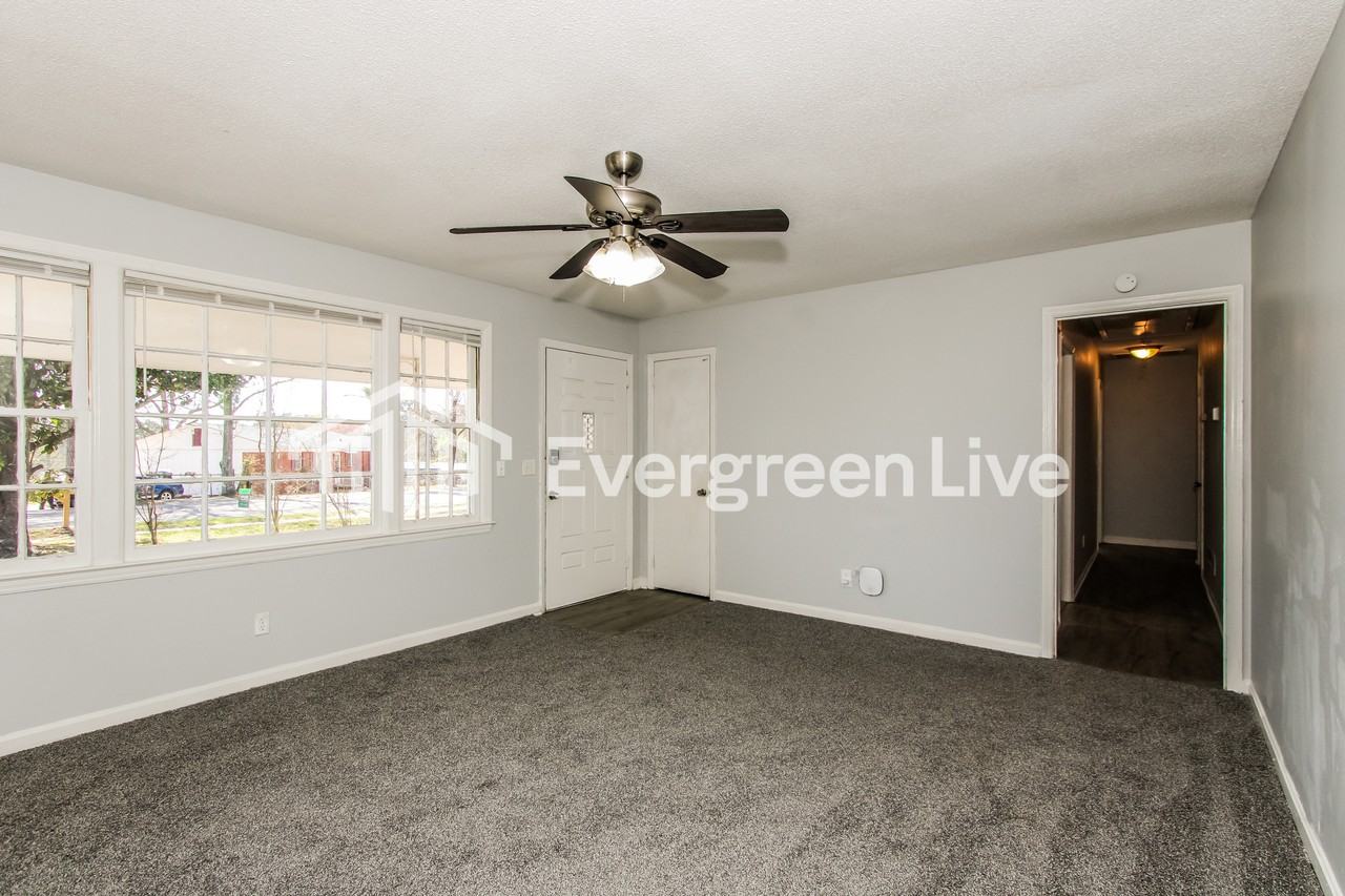 1305 Faraway Dr - Photo 4 of 15