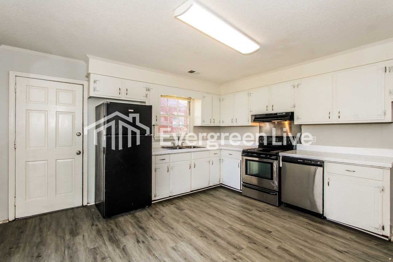 1305 Faraway Dr - Photo 6 of 15