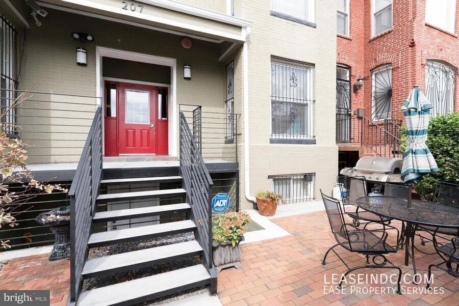 207 R St Nw #6 - Photo 3 of 22