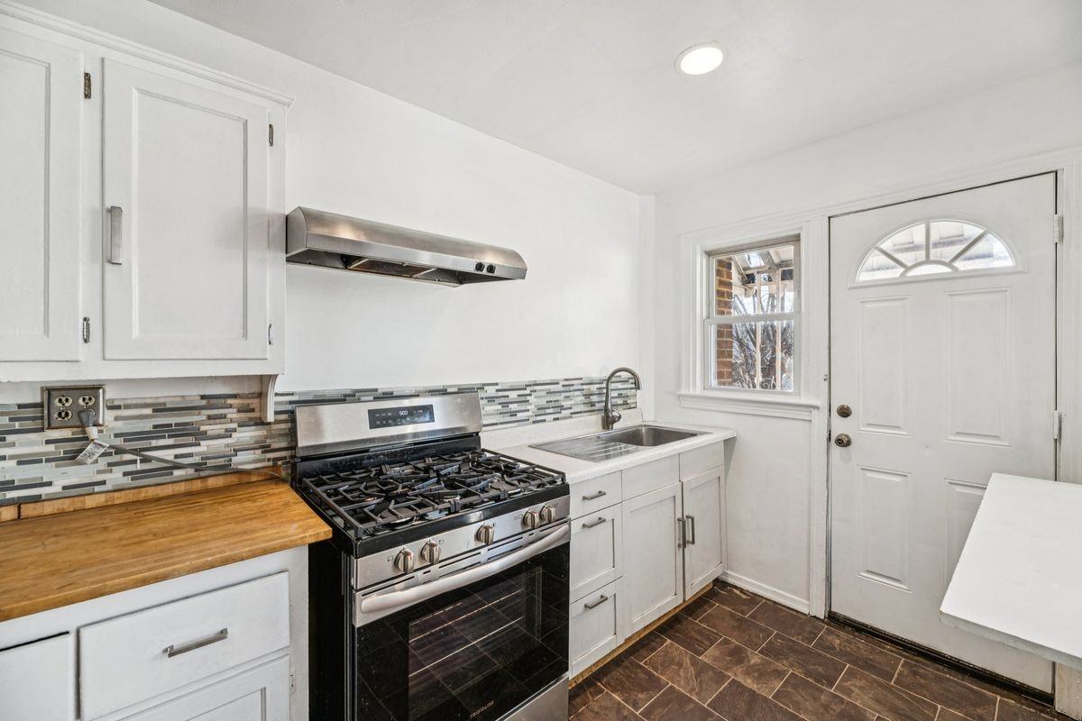 2521 Benning Rd Ne - Photo 3 of 15