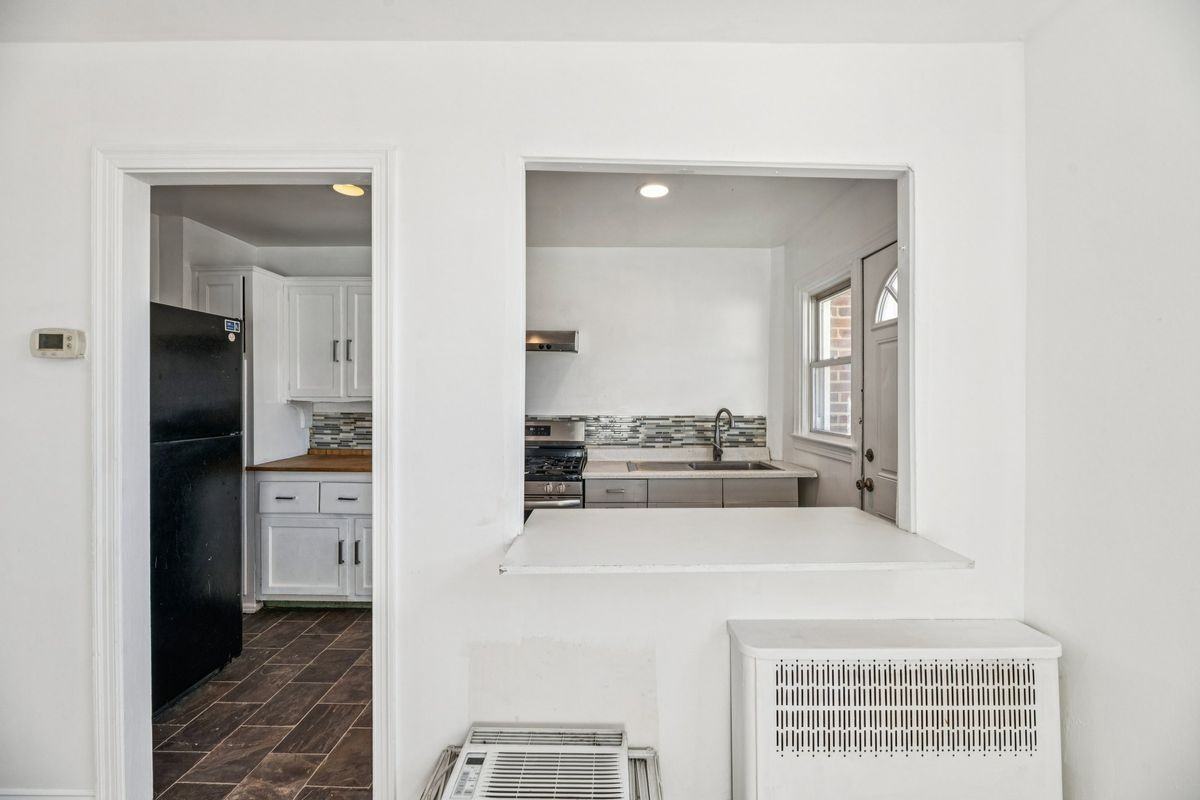 2521 Benning Rd Ne - Photo 4 of 15