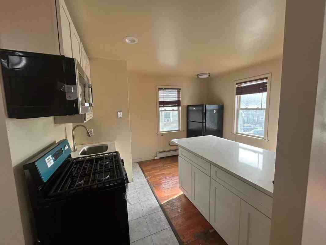 270 W Main St - Photo 4 of 9