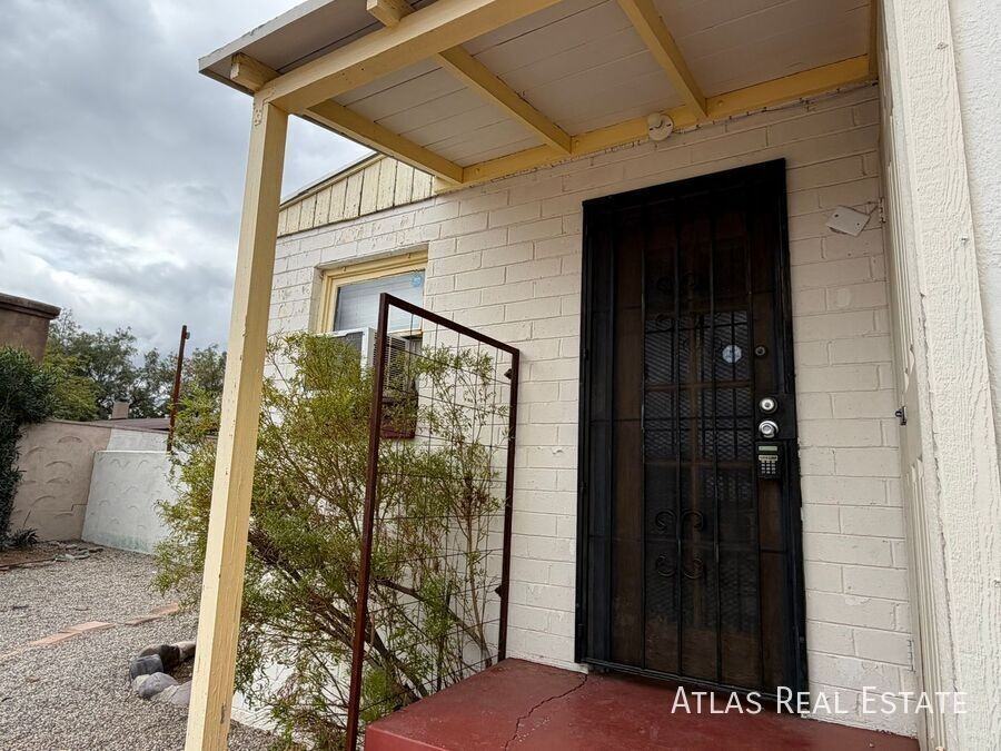 2730 N Martin Ave - Photo 2 of 18