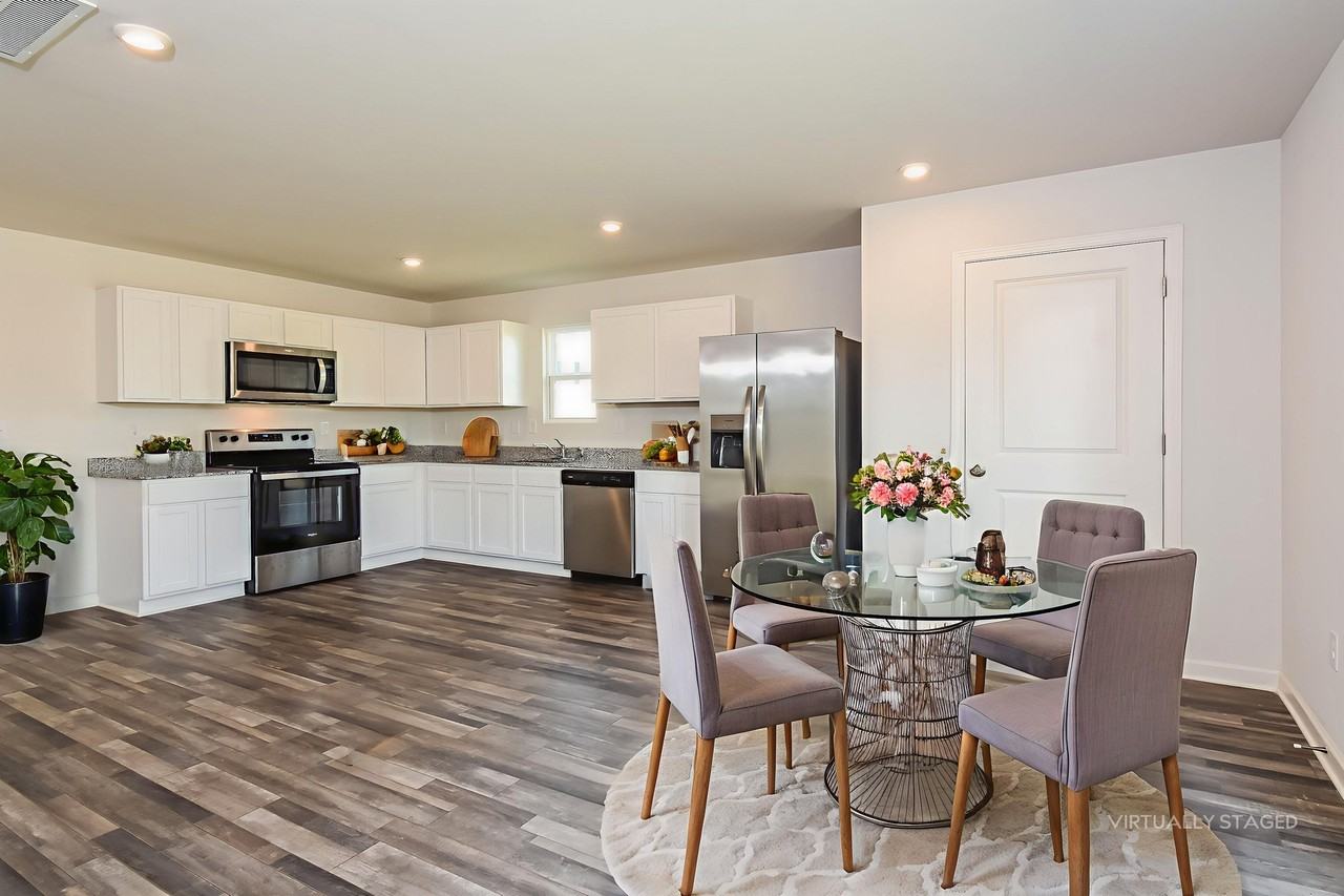 37 37 Oxford Ln - Photo 6 of 18