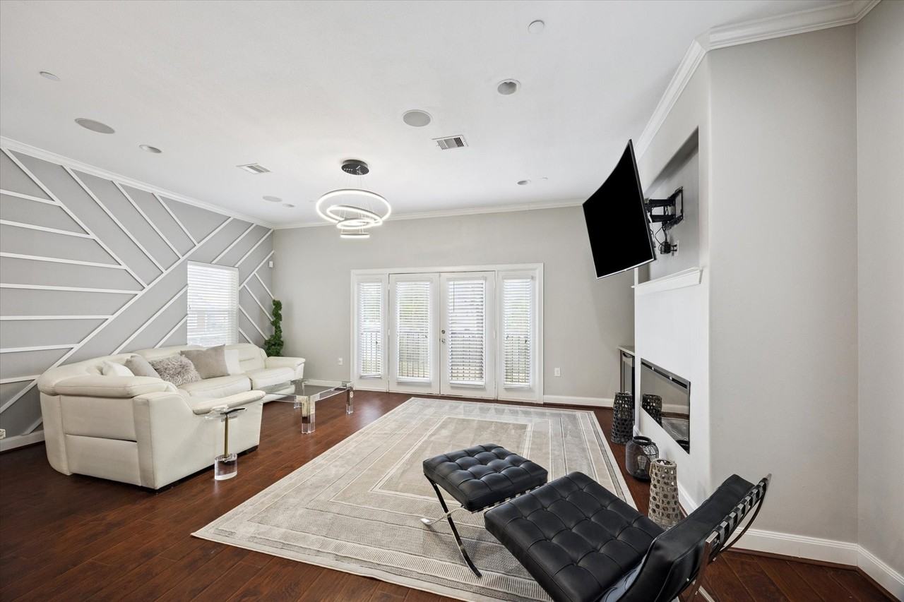 1206 Cushing St #1206 - Photo 2 of 26