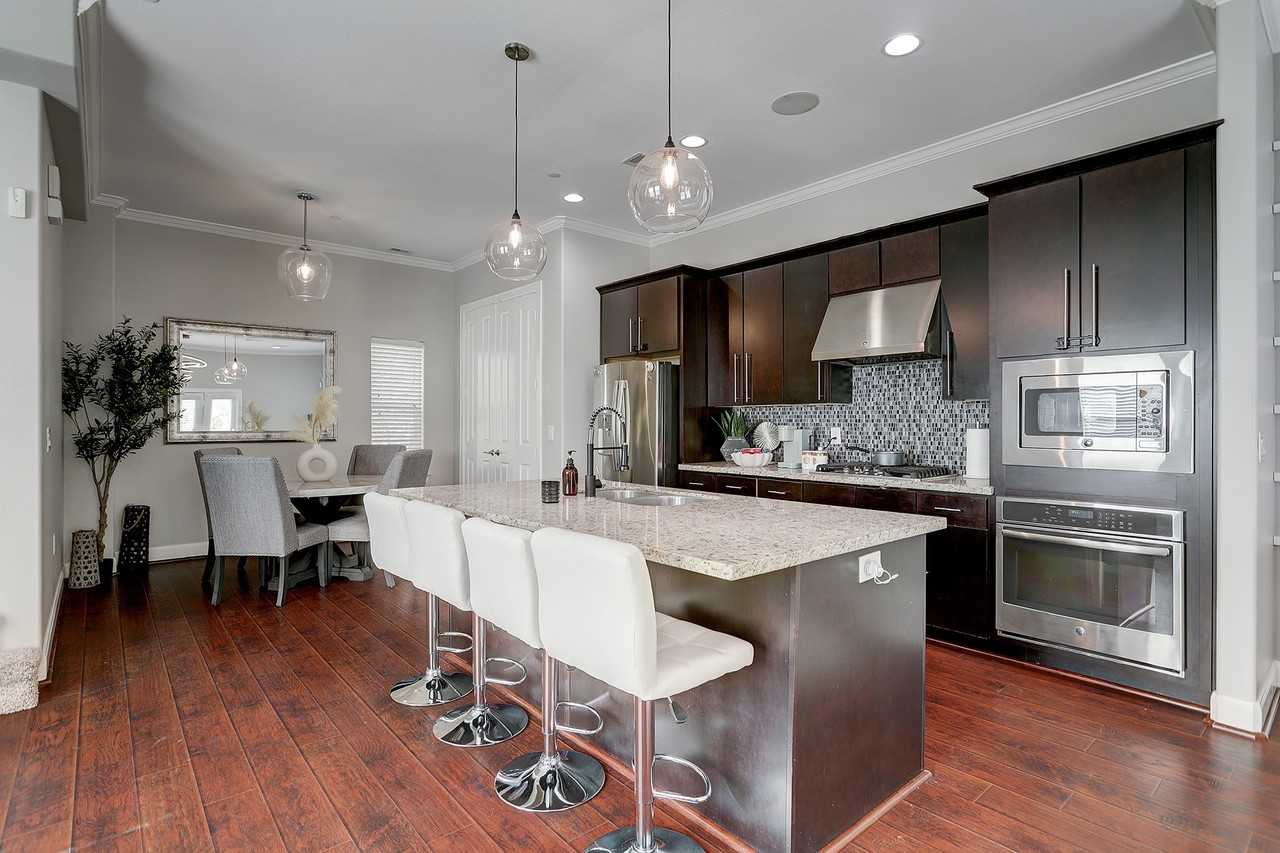 1206 Cushing St #1206 - Photo 4 of 26