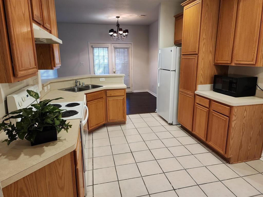 9808 Castlewood Dr #9808 - Photo 4 of 15