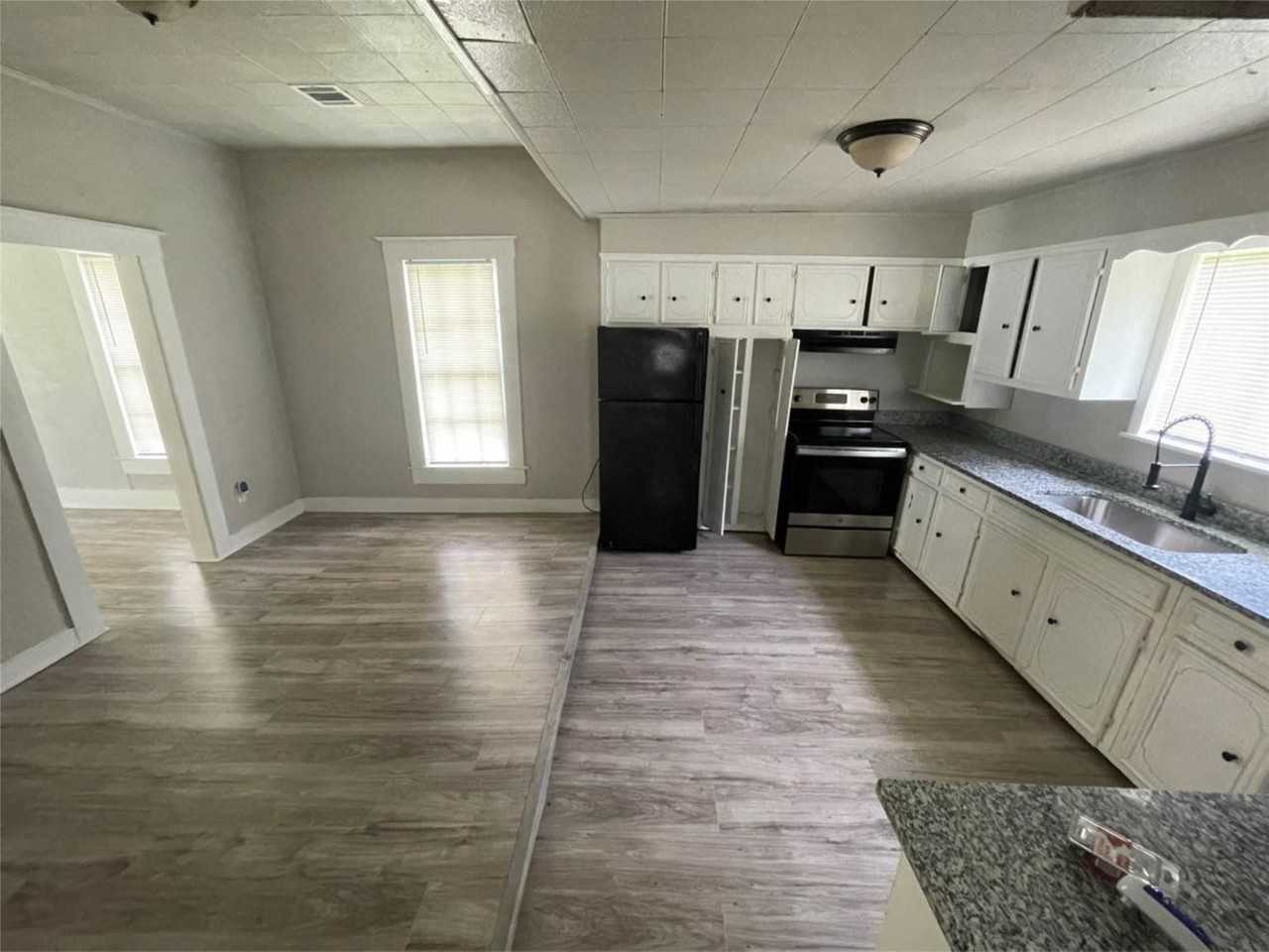 2010 13th St #2010 - Photo 2 of 22