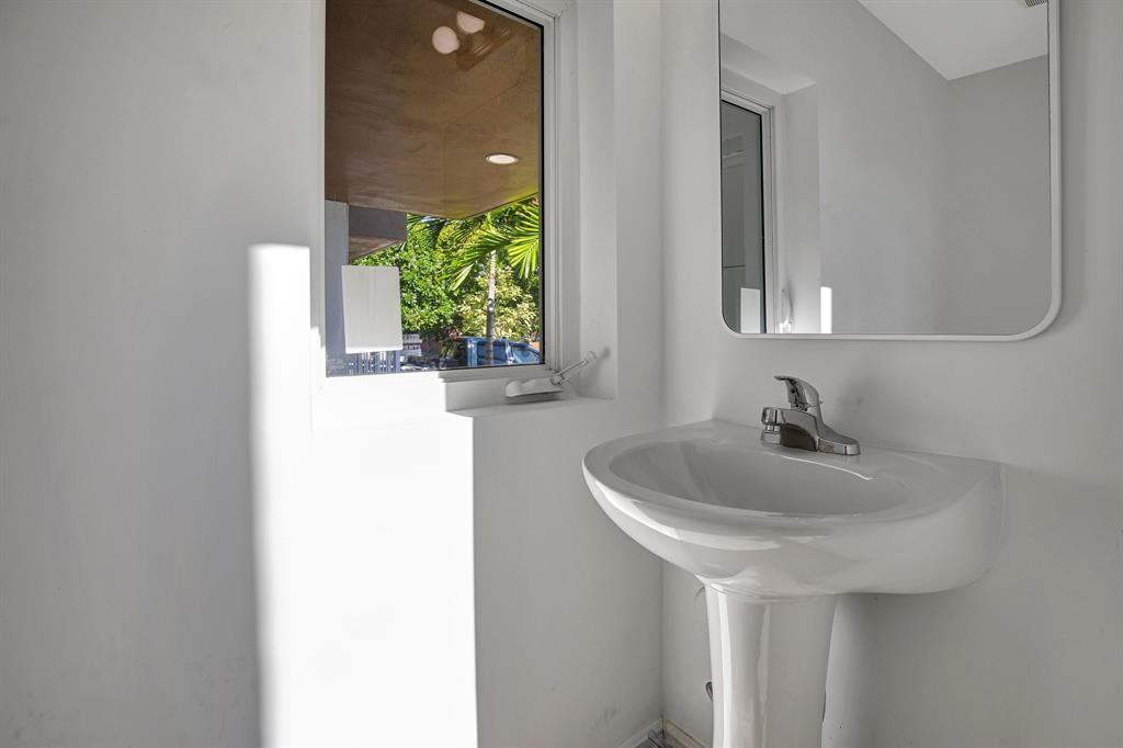 1104 S 20th Ave #1104 - Photo 2 of 22