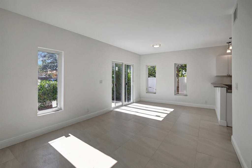 1104 S 20th Ave #1104 - Photo 5 of 22