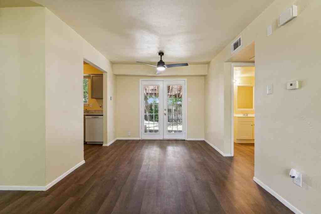 1821 Randolph Dr #1821 - Photo 4 of 10