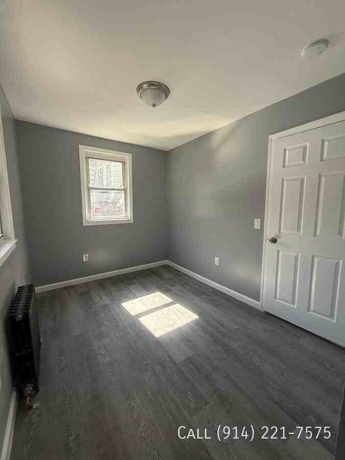 76 Bruce Ave #2R