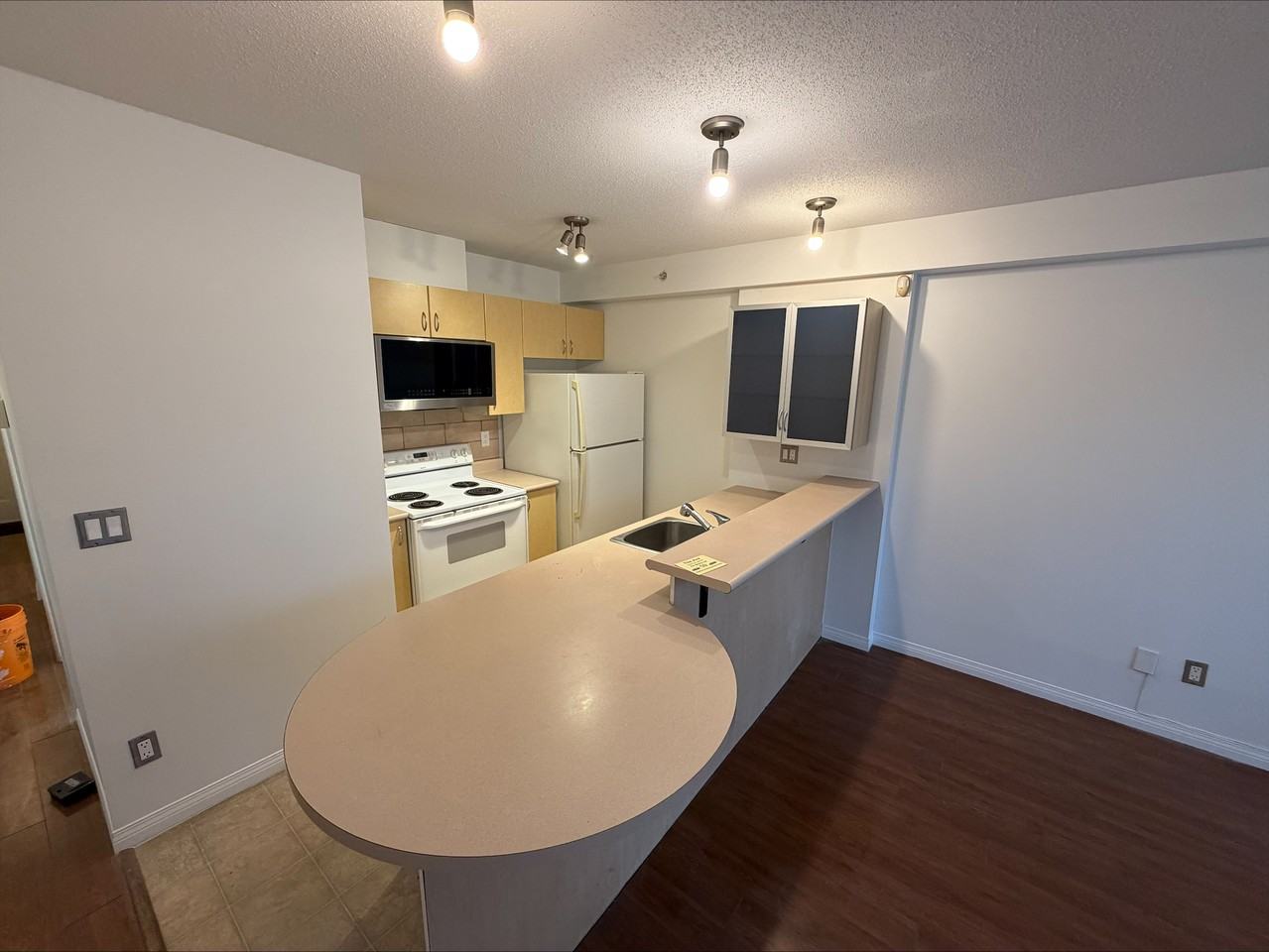 528 Rochester Avenue - Photo 3 of 10