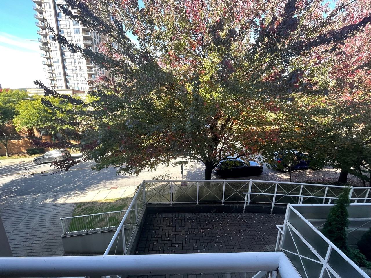 528 Rochester Avenue - Photo 5 of 10