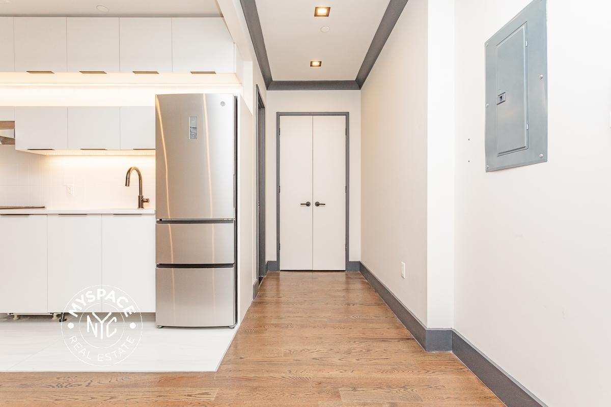 1078 Bergen St #4B - Photo 4 of 6