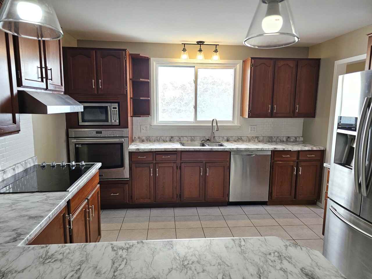 7583 Rainbow Crescent - Photo 3 of 27