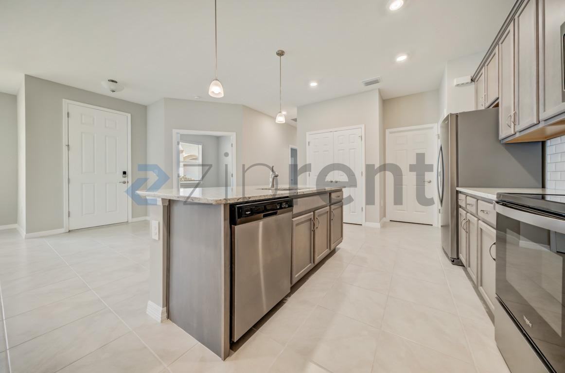 1126 S Town And River Dr - Photo 5 of 24