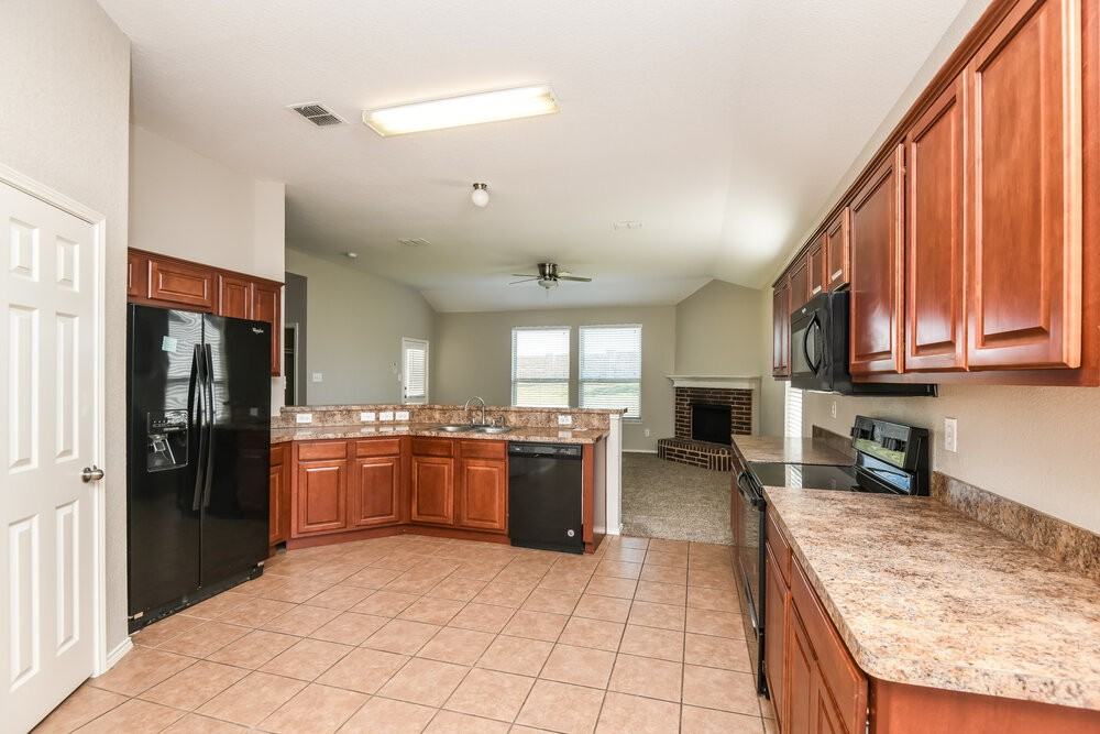 10105 Cougar Trl - Photo 7 of 17