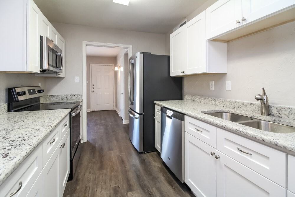 454 Kenya St - Photo 6 of 16