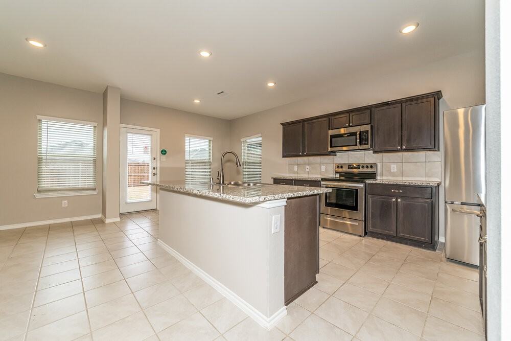 820 Horton St - Photo 6 of 17