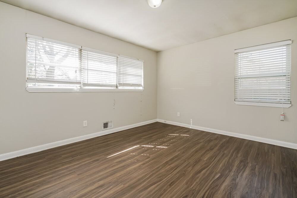 640 Oakdale Dr - Photo 4 of 19