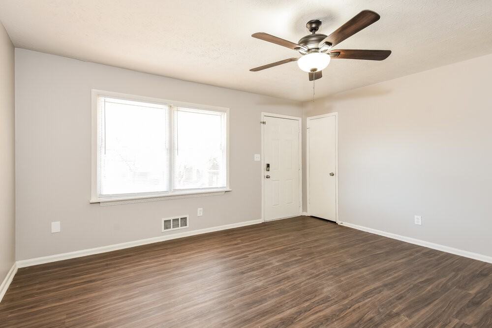 10180 Foxfire Ter - Photo 3 of 16