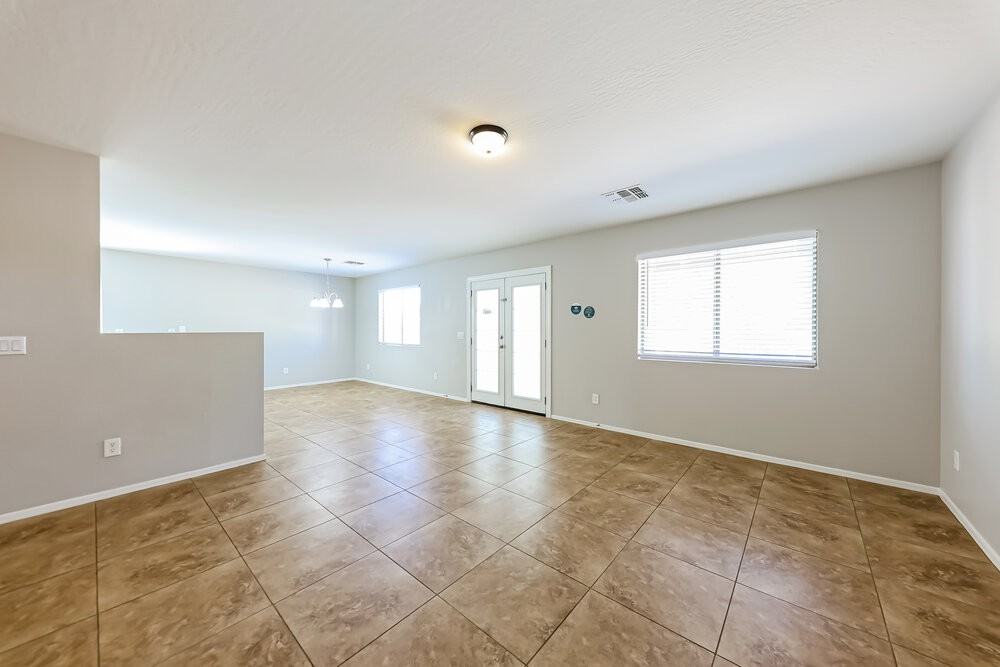 23656 W Bowker St - Photo 5 of 17