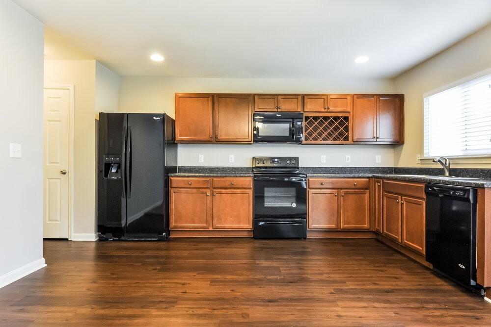 84 Pamlico Dr - Photo 6 of 15