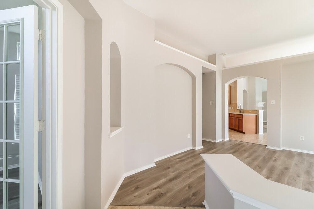 4600 Summer Oaks Ln - Photo 3 of 16