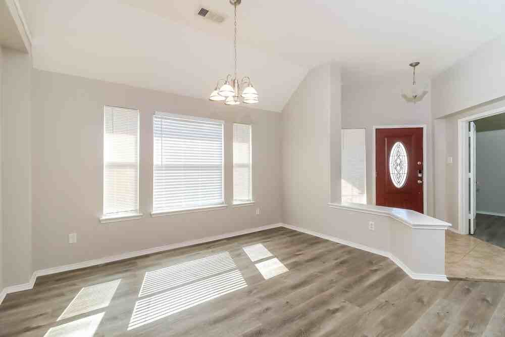 4600 Summer Oaks Ln - Photo 7 of 16