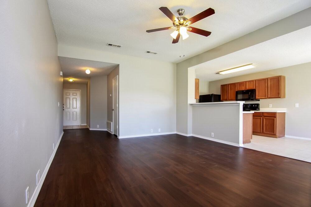 1308 Wintercreek Dr - Photo 5 of 15