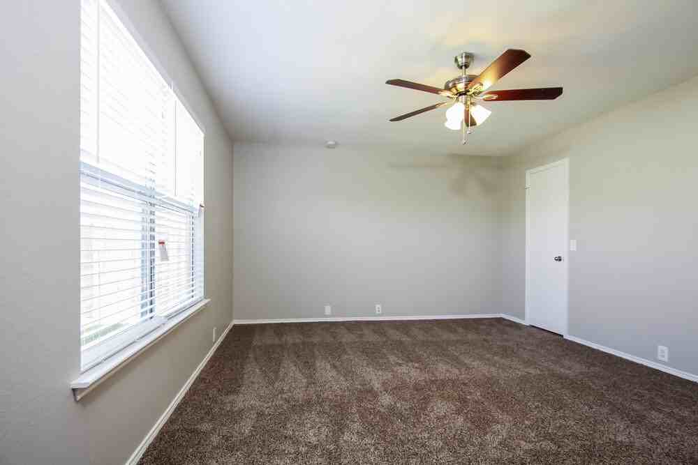 1308 Wintercreek Dr - Photo 7 of 15