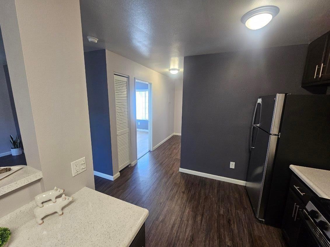 5746 Burchard Ave - Photo 5 of 8