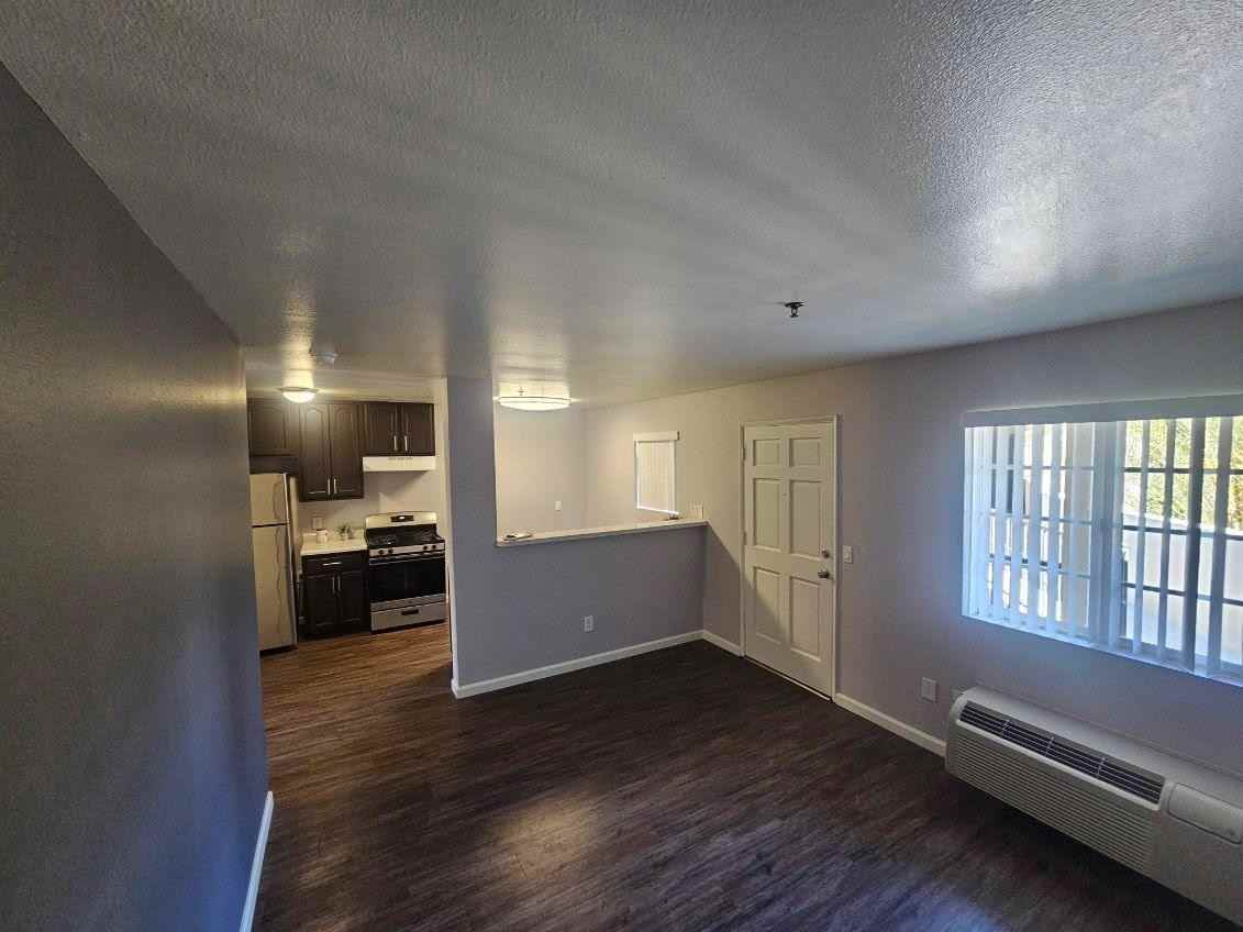 5746 Burchard Ave - Photo 7 of 8