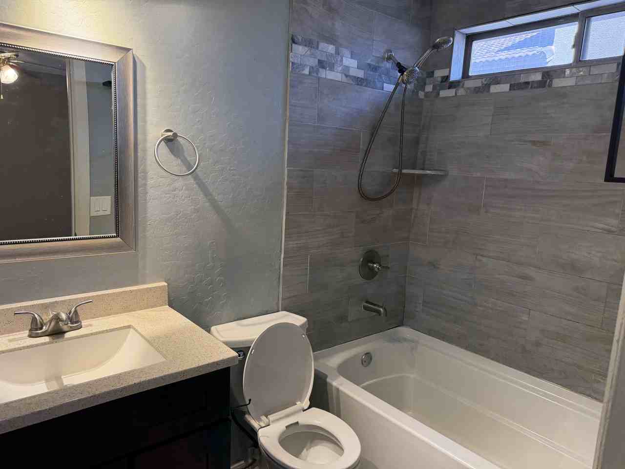 1347 E 10th Pl - Photo 3 of 10