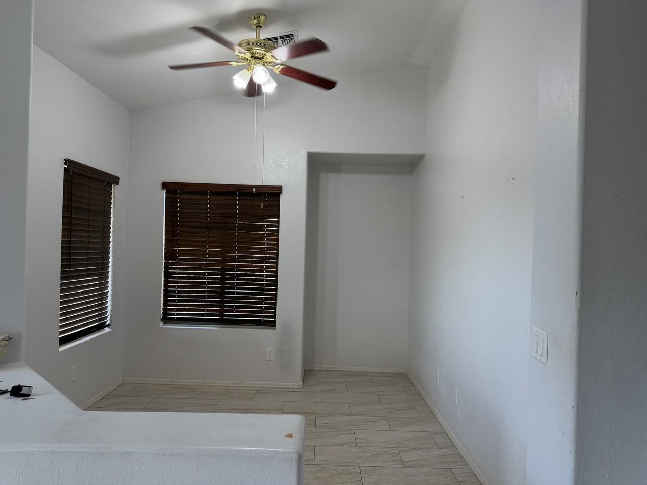 1347 E 10th Pl - Photo 4 of 10