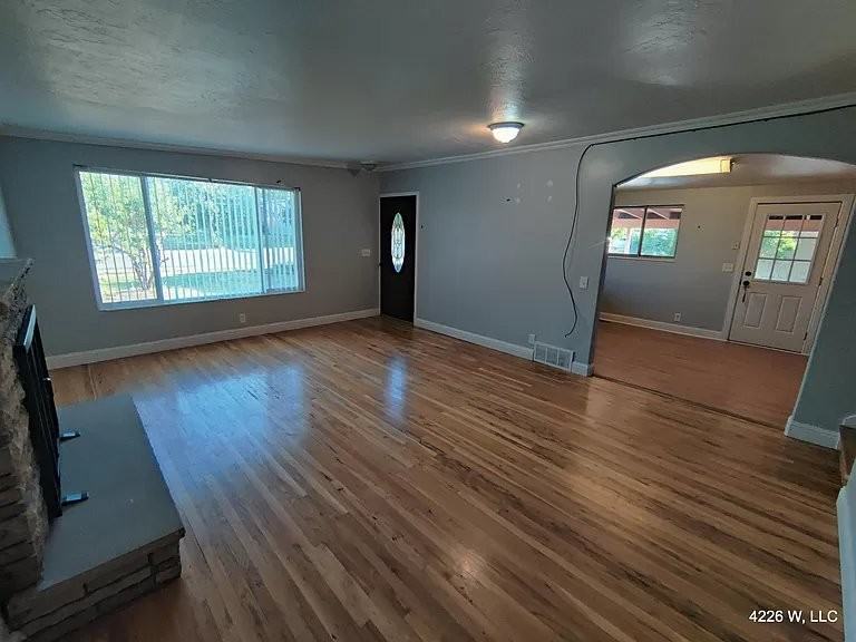 4226 Ws - Photo 4 of 20