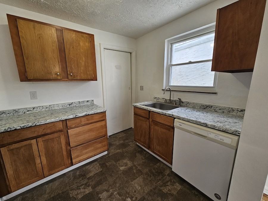 115 Sanders Dr - Photo 4 of 20