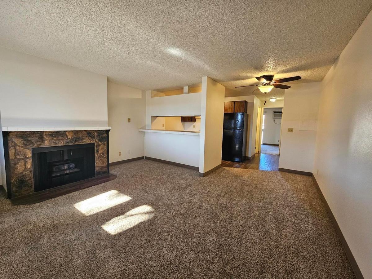 5031 W Clearwater Ave - Photo 6 of 12