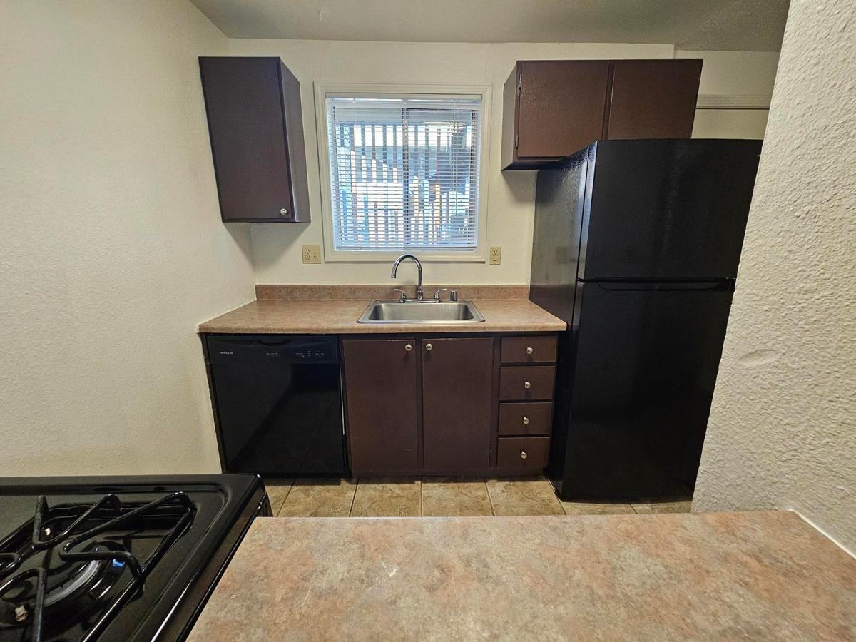 5031 W Clearwater Ave - Photo 3 of 12