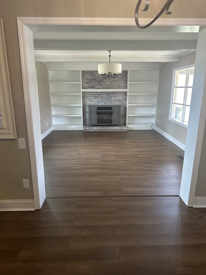 18516 Elles Dr - Photo 4 of 17