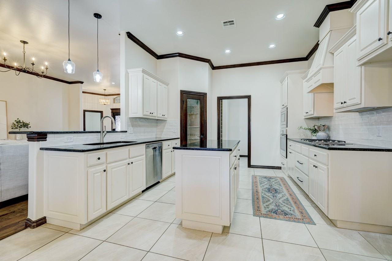 917 Nw 185th St #1 - Photo 2 of 20