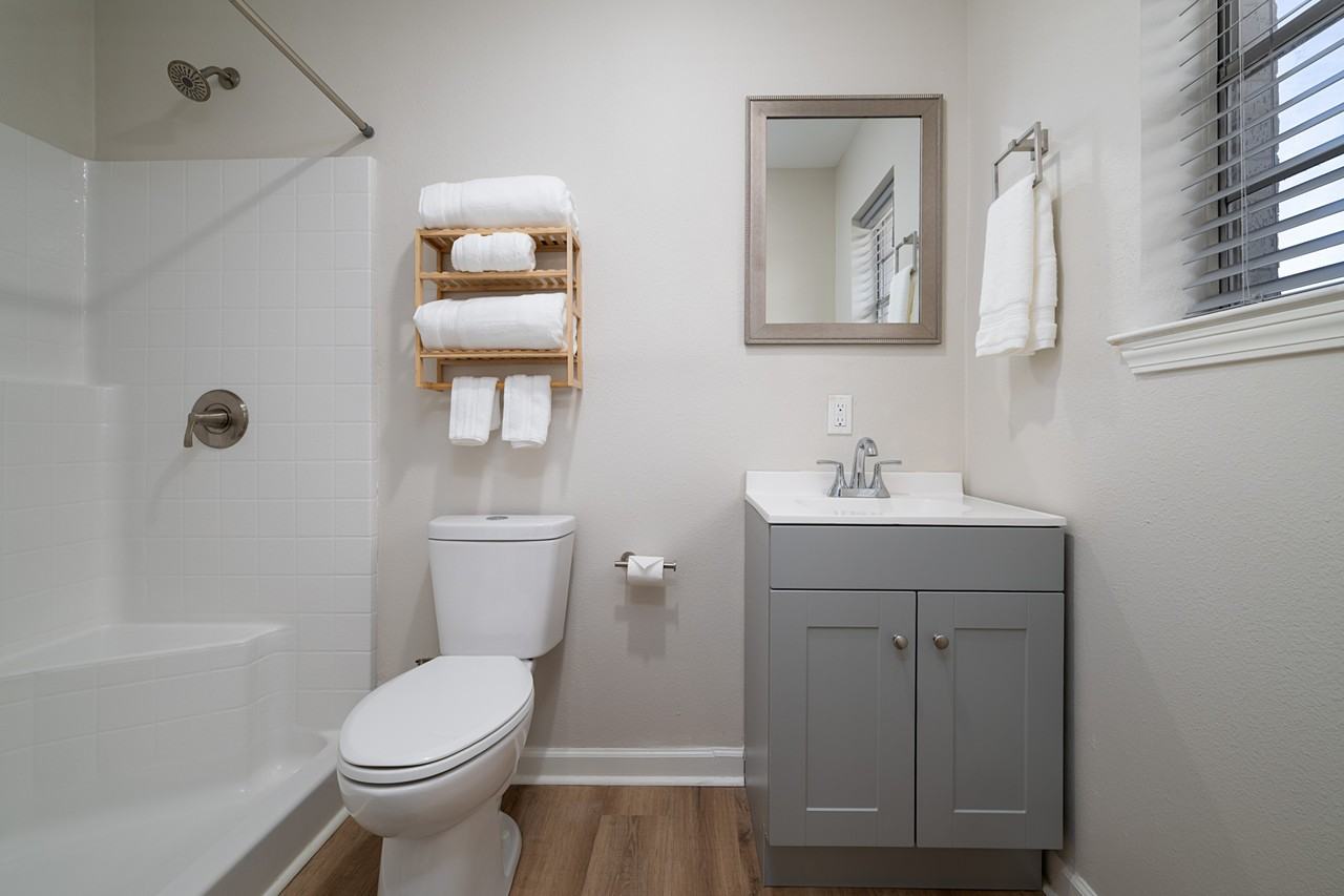 1528 E Devine St - Photo 4 of 28