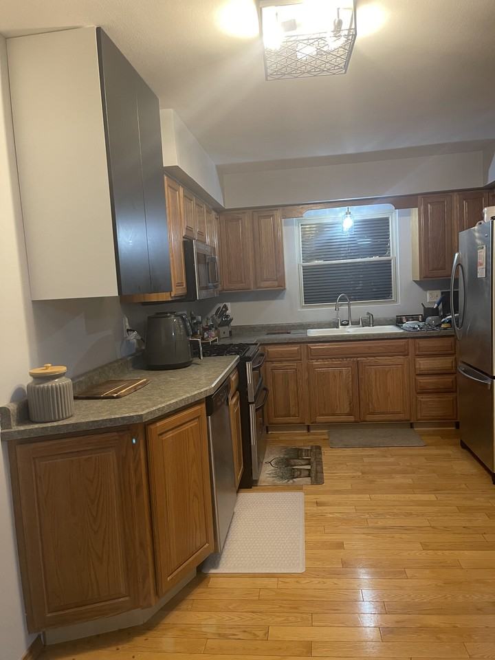 1828 Beech St - Photo 4 of 17