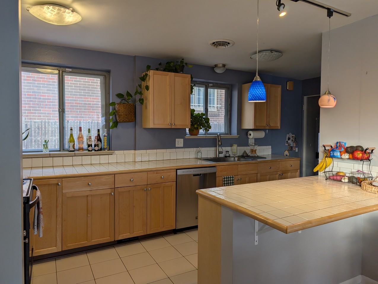 1394 S Corona St - Photo 4 of 18