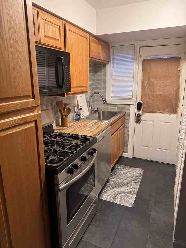 1110 16th St Ne #2 - Photo 3 of 18