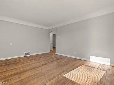 10925 Marne St - Photo 5 of 20