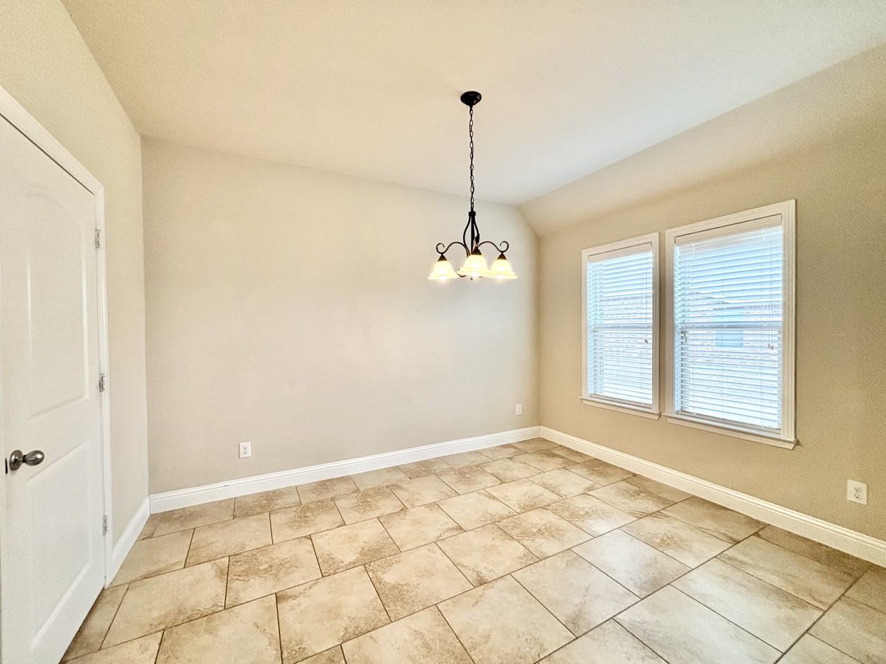 3010 Sweetwater Trl - Photo 7 of 20